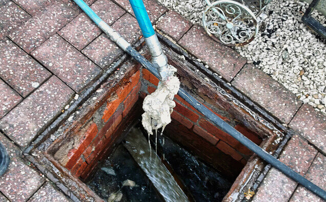 https://plumberfloreat.com.au/uploads/2025/06/blocked-drains-598620.jpg