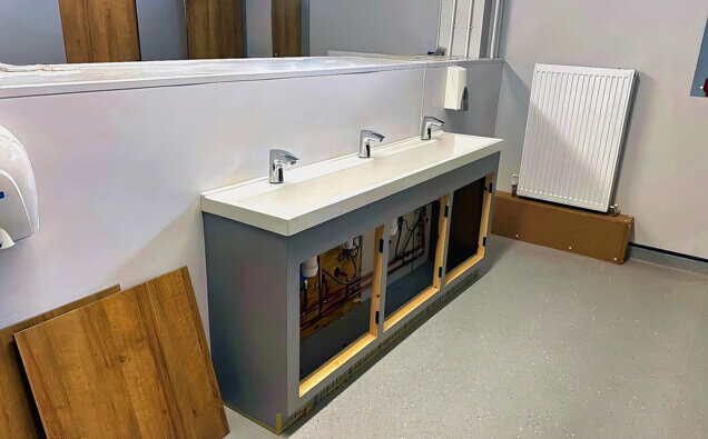 https://plumberfloreat.com.au/uploads/2025/06/commercial-plumbing-241560.jpg