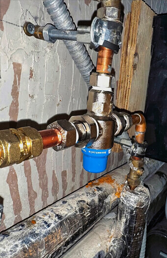 https://plumberfloreat.com.au/uploads/2025/06/emergency-plumbing-912174.jpg