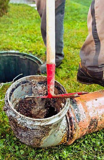 https://plumberfloreat.com.au/uploads/2025/06/pipe-relining-24290.jpg
